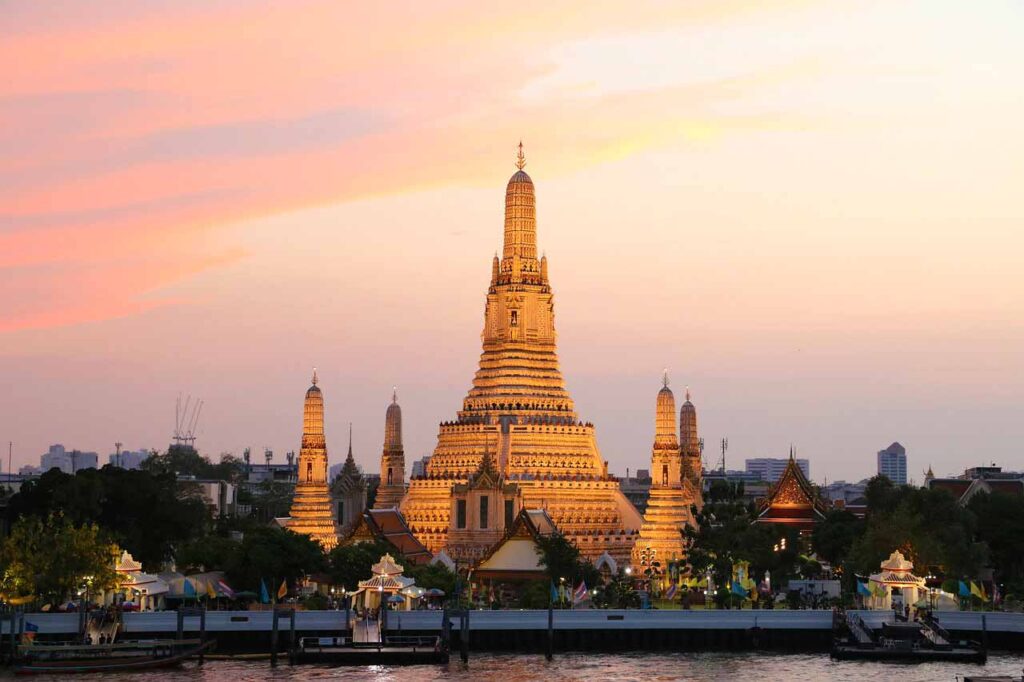 wat-arun-bangkok-sunsert-1280-op