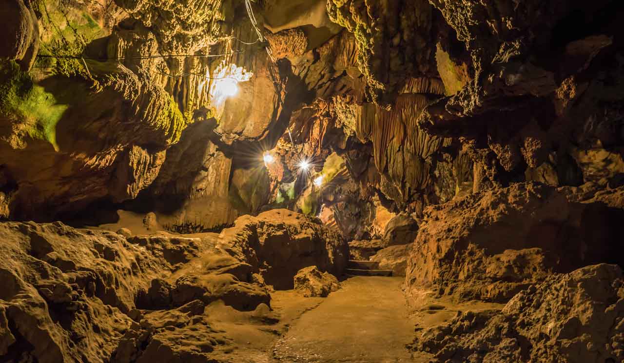 chiang dao cave thailand