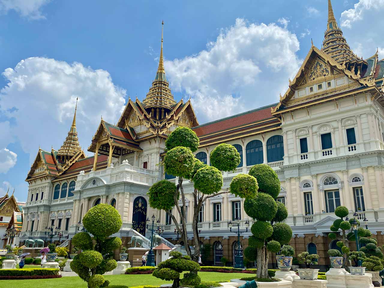 the Chakri Maha Prasad Throne Hall at the grand palace in bangkok