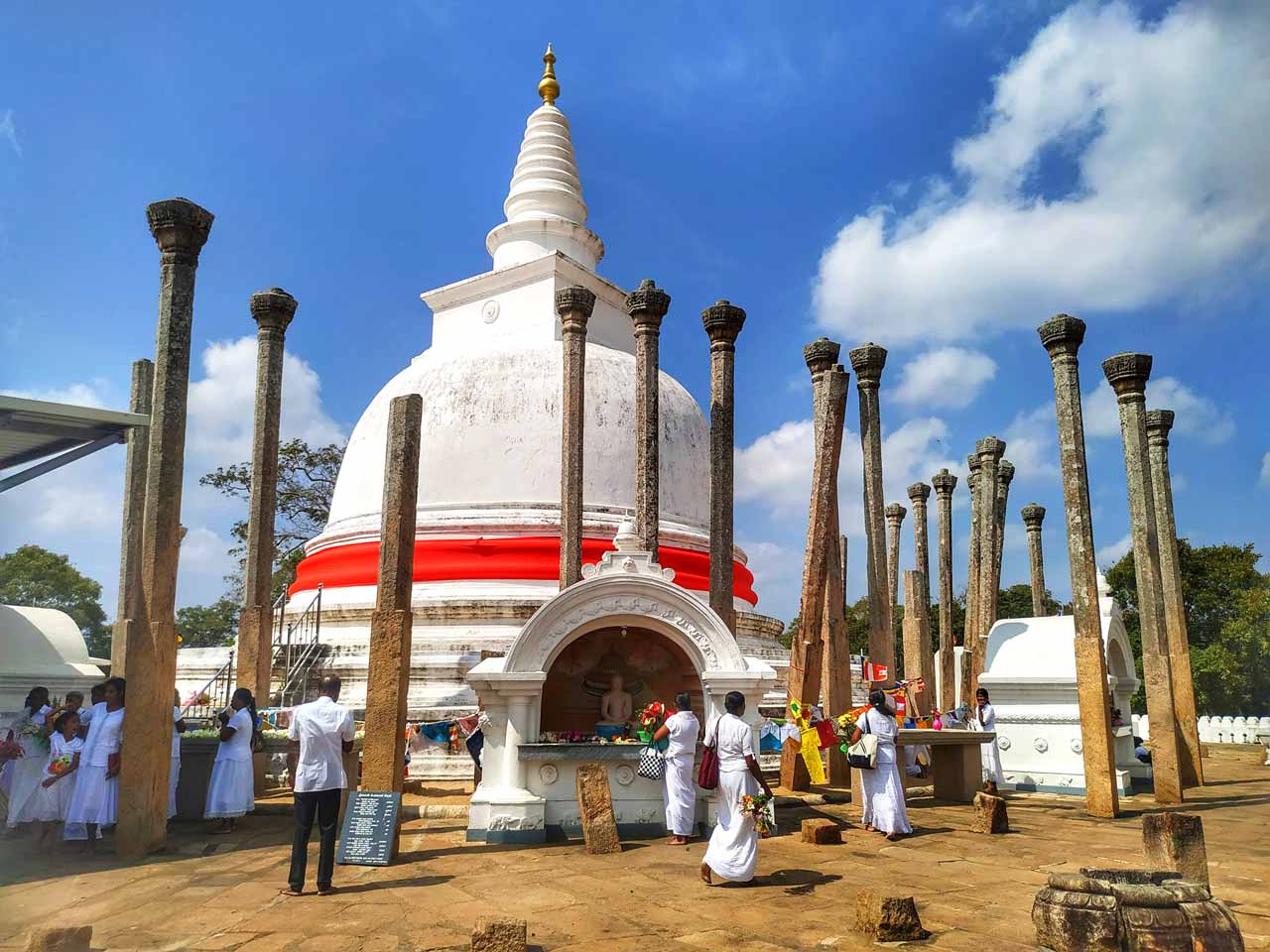 Thuparamaya dagoba anuradhapura sri lanka