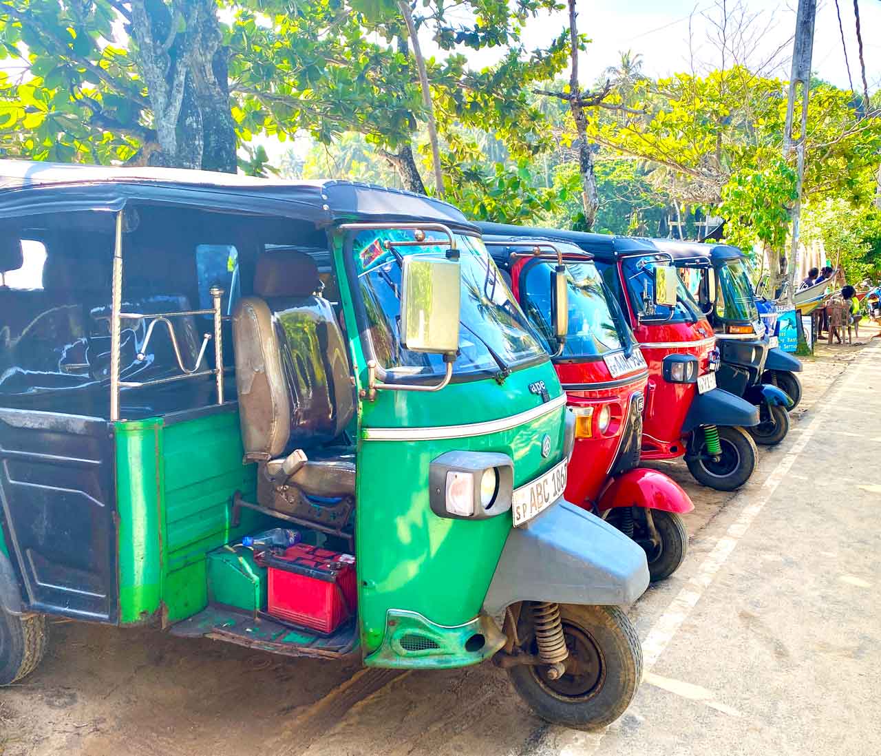 tuk tuks in sri lanka 