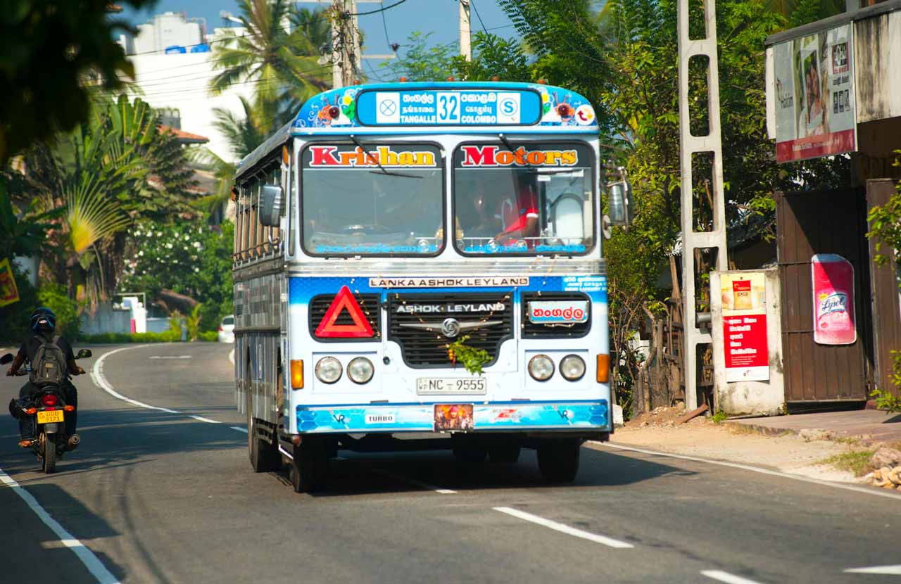 blue bus in sri lanka