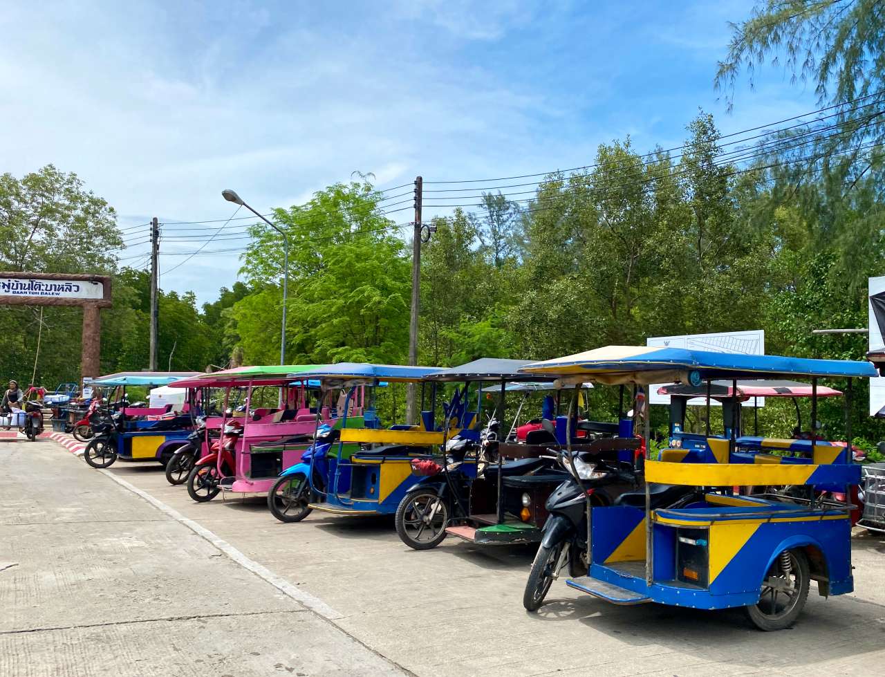 koh lanta tuk tuks