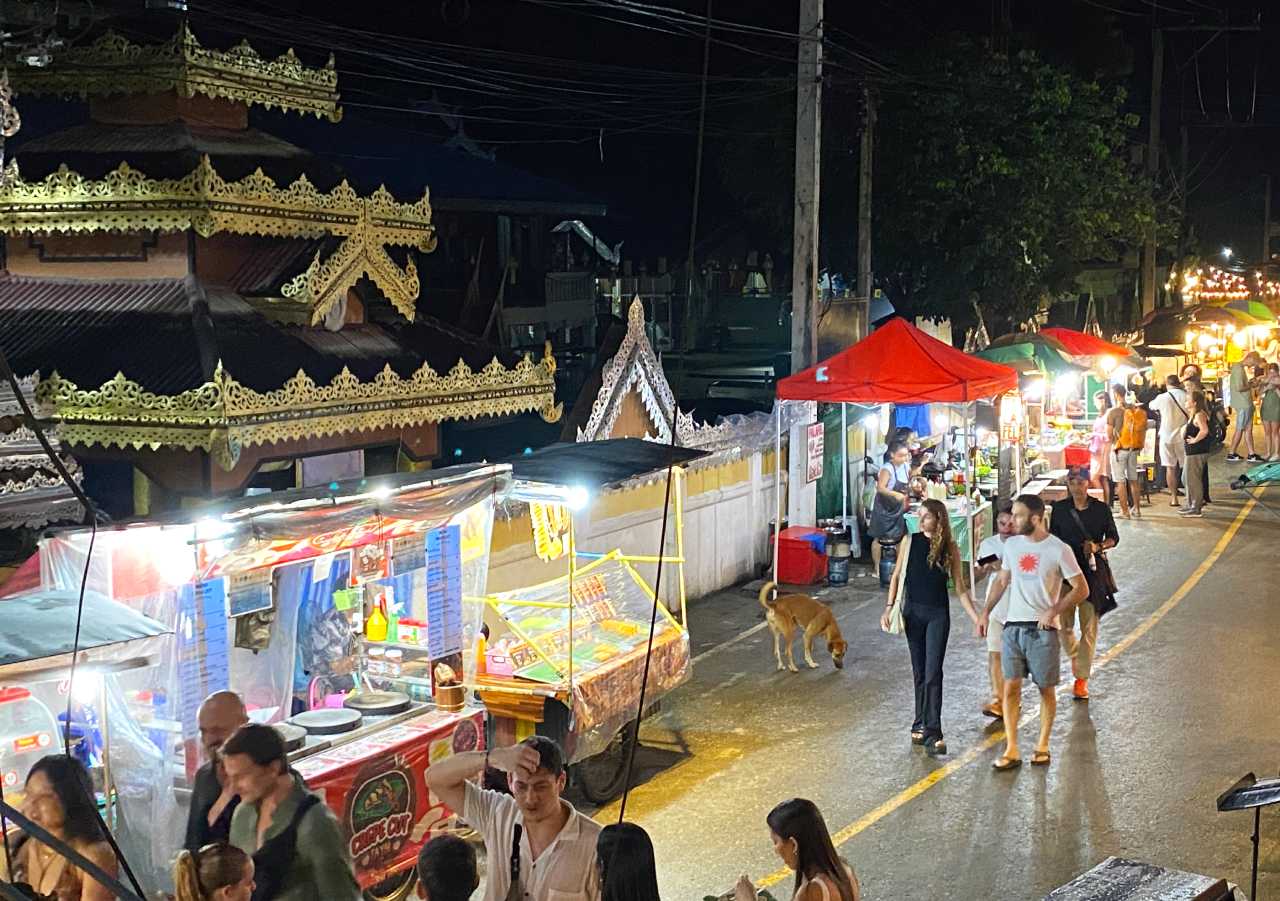 pai night market walking street 
