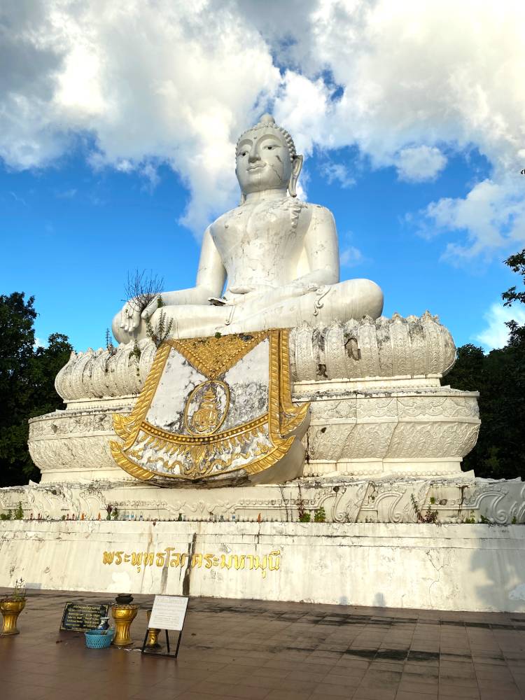 pai white buddha