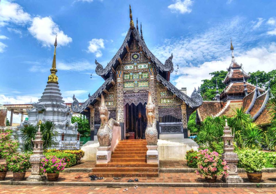 don't miss visiting chiang mai's temples if your planning a trip to thailand